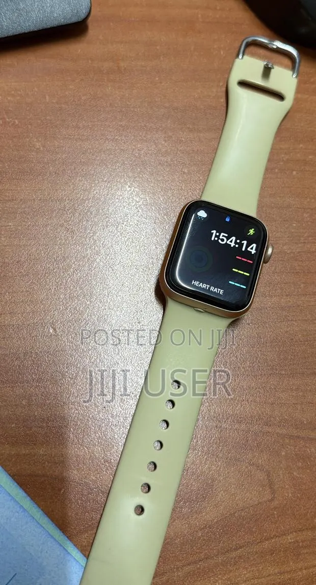 Apple Watch Series 6 40mm · Photo 1