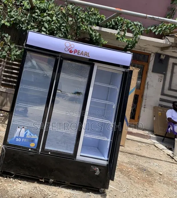 Most Reliable 950l Display Pearl PVC-150 Lockable Three Door Fridge · Photo 1
