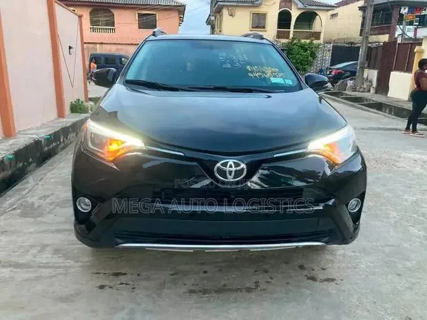 Toyota RAV4 XLE AWD (2.5L 4cyl 6A) 2017 Matt Black · Photo 1