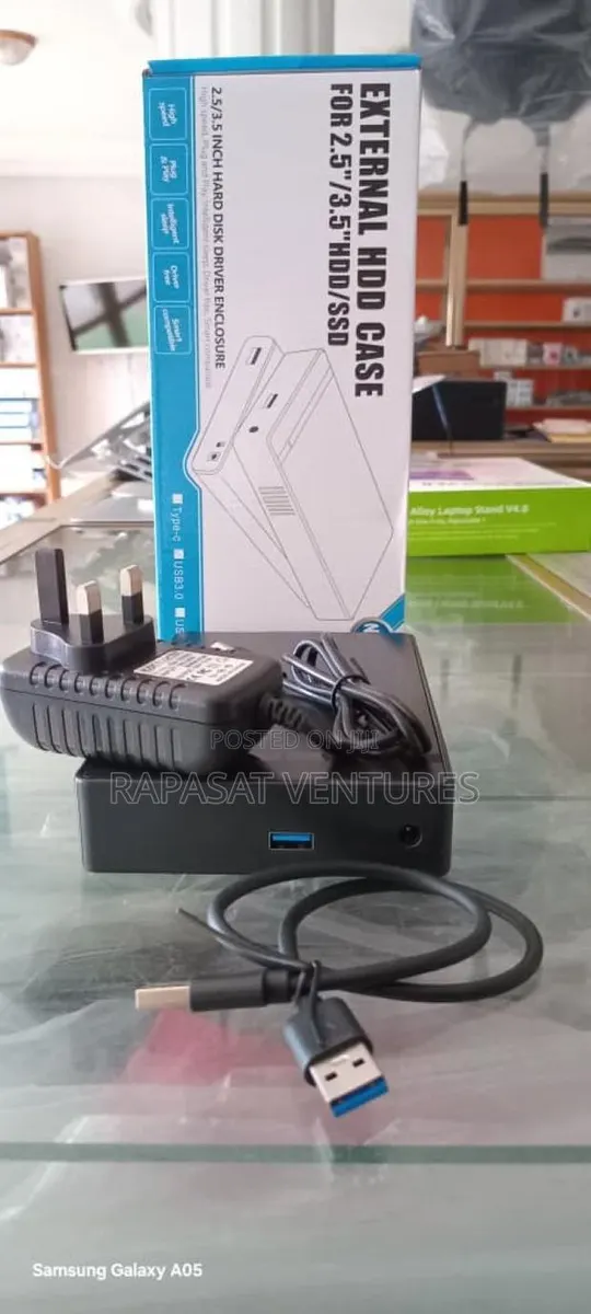 Desktop Hard Drive Enclosure for HDD and SSD · Photo 1