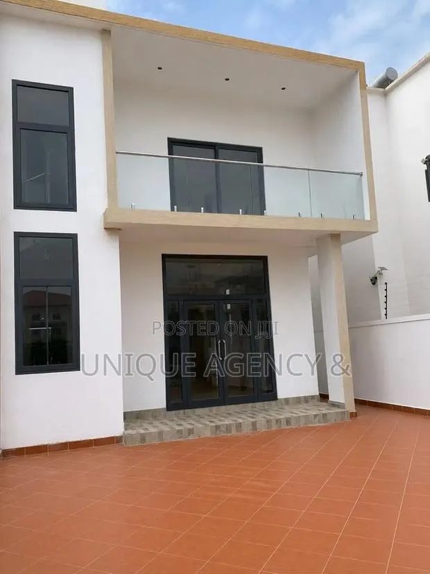 3bdrm Duplex in Baatsona Total for sale · Photo 1