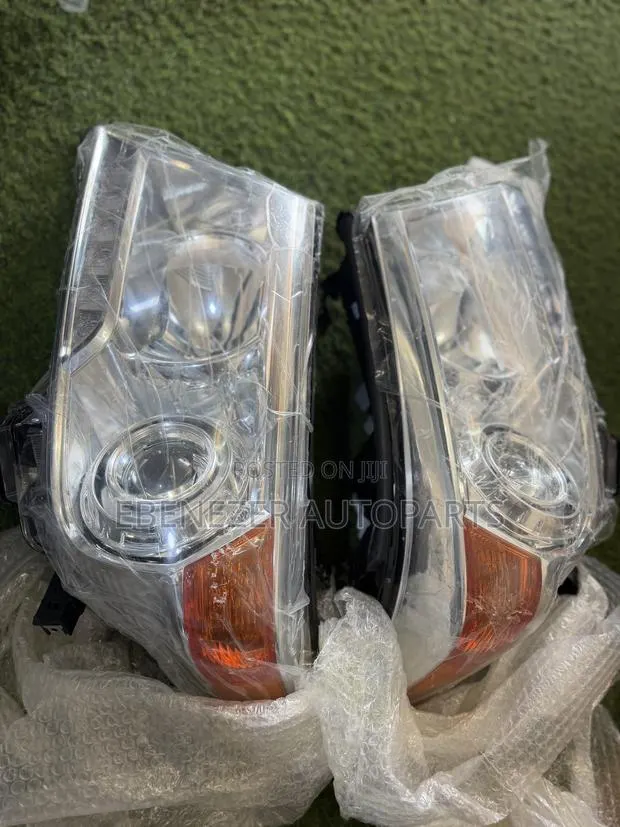 Toyota Land Cruiser 2012 Headlights · Photo 1