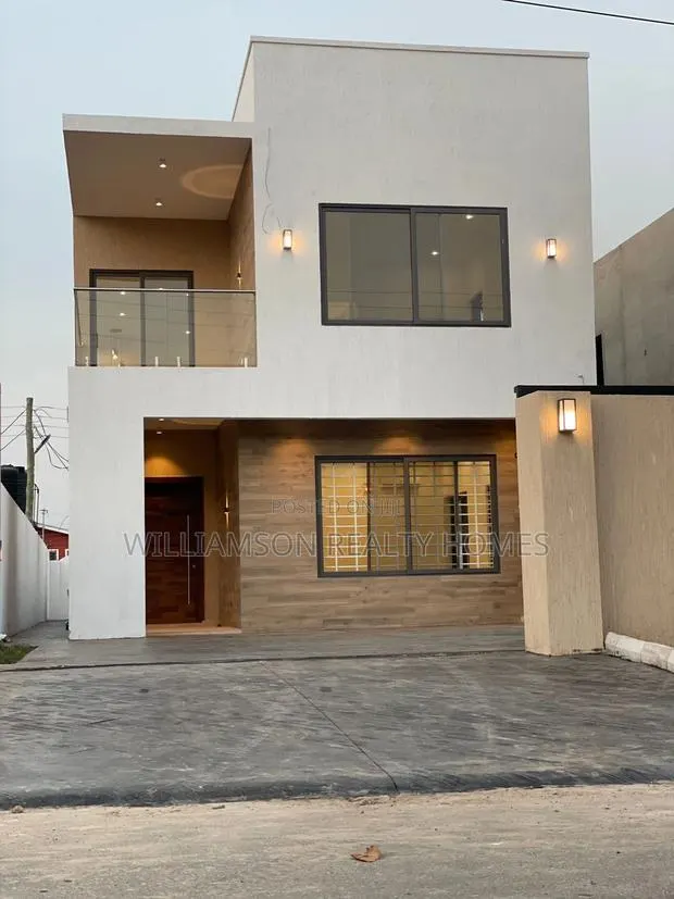 5bdrm Mansion in Community 20 Estate, Spintex for Sale · Photo 1