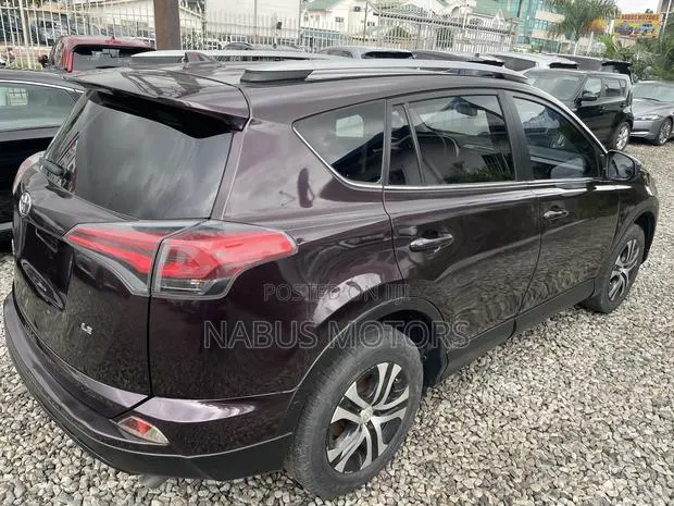 Toyota RAV4 2017 Purple · Photo 1