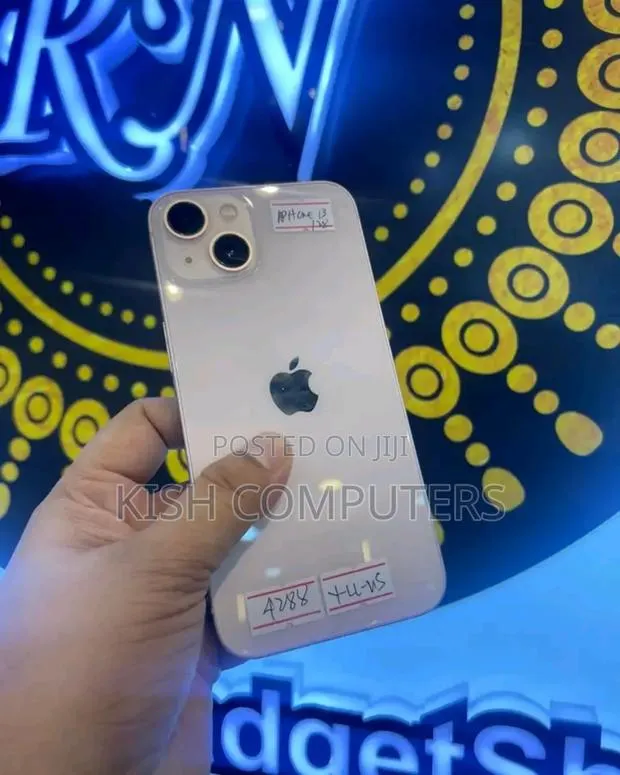 Apple iPhone 13 512 GB Gold · Photo 1