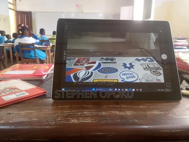 Laptop HP Elite X2 1012 8GB Intel Core i5 SSD 256GB · Photo 1