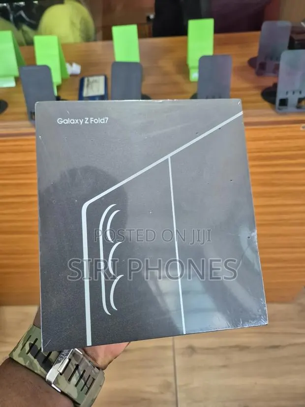 New Samsung Galaxy Z Fold7 512 GB Blue · Photo 1