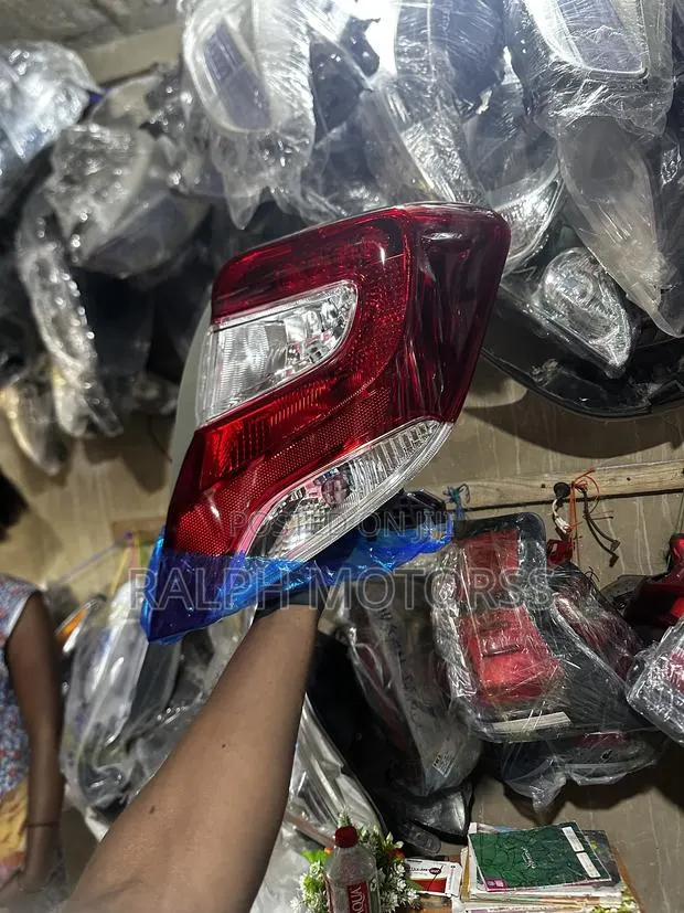 Toyota Vitz 2014 Taillight · Photo 1