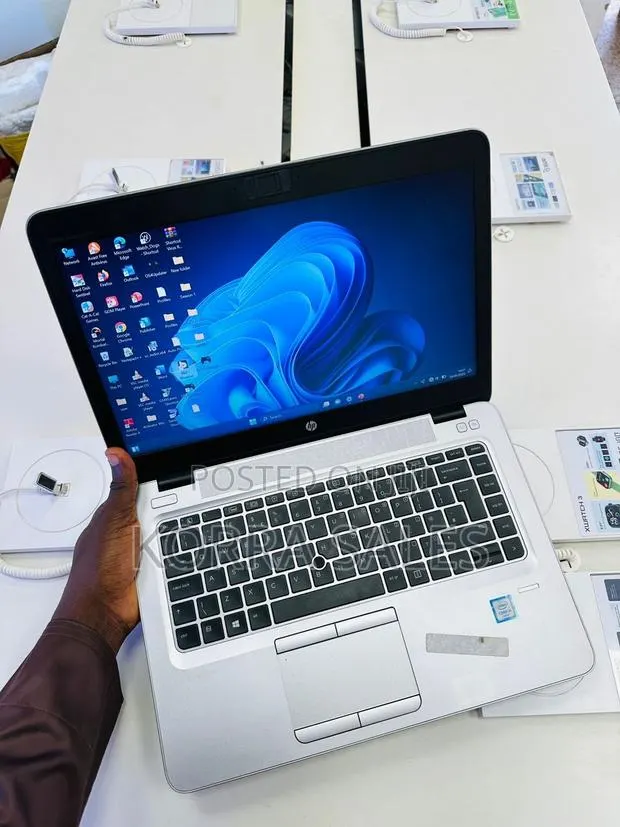 Laptop HP EliteBook 820 G4 8GB Intel Core i5 SSD 256GB · Photo 1