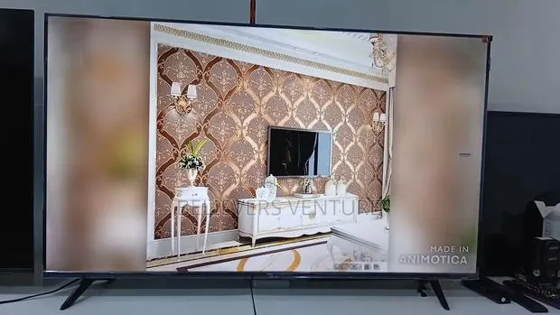 Smooth Motion and Rich Color on 50-Inch Qled · Photo 1