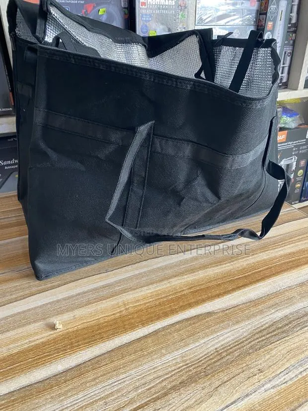 Insulated 75L Bag for Bulk Food Delivery and Keeps Food Hot · Photo 1