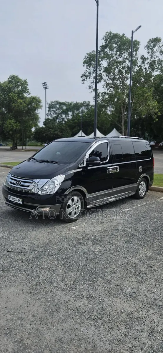 Grand Starex HVX Van · Photo 1