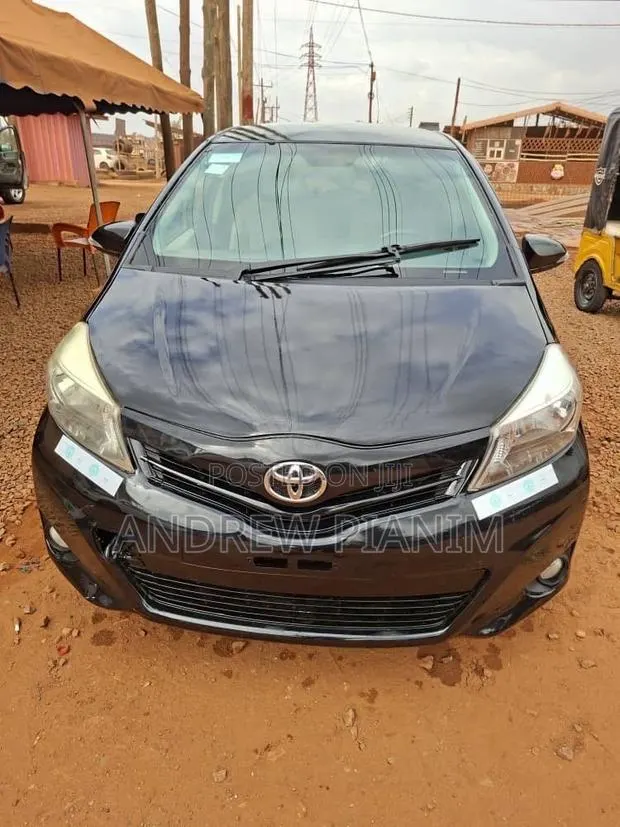 Toyota Vitz 1.3 AWD 5dr 2014 Black · Photo 1