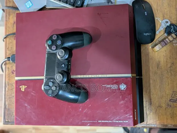 PLAYSTATION 4 With Games · Photo 1