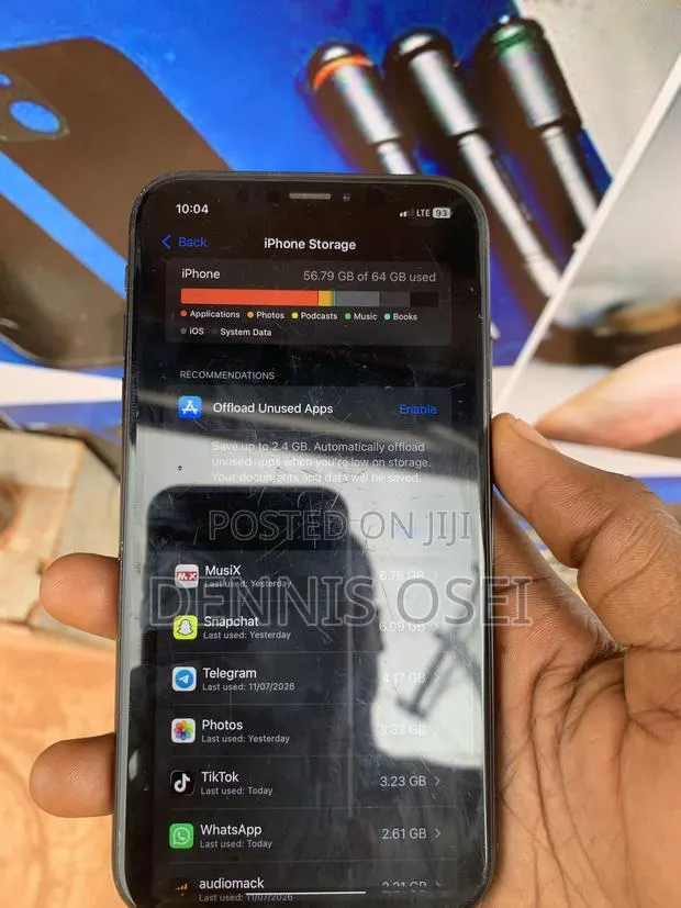 Apple iPhone XR 64 GB Black · Photo 1