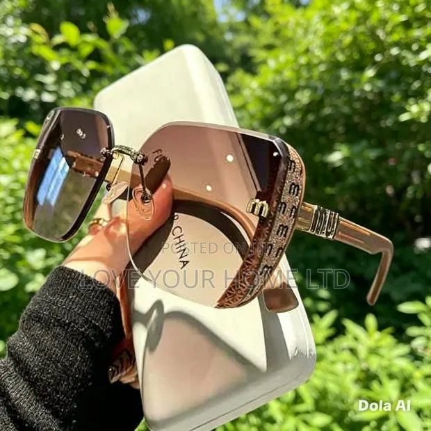 Fashion Rimless Oversized Square Sunglasses for Women · Photo 2