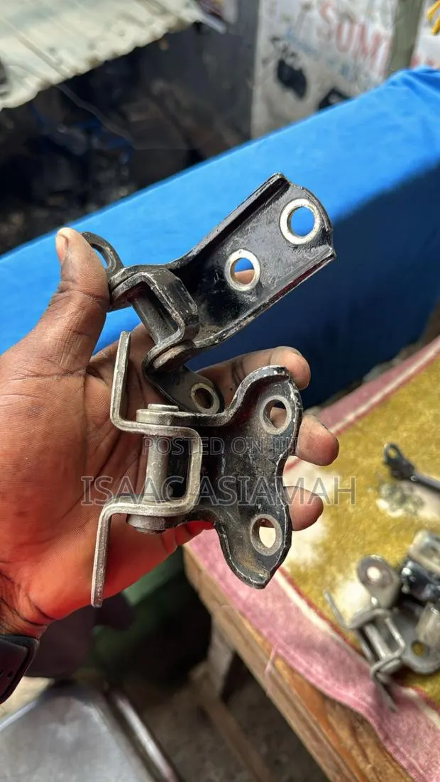 Corolla 2005,2008,2009,2012,2014,2015,2016,2018,2019,2020 Door Hinges · Photo 1