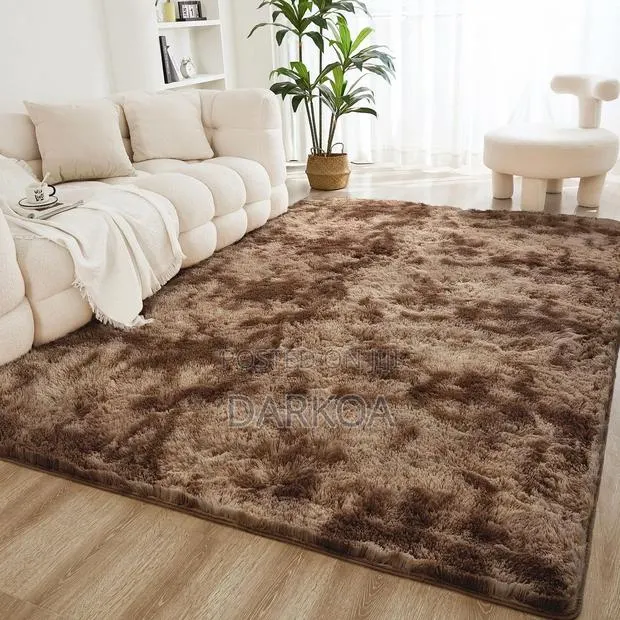 Big Fluffy Carpet Rug · Photo 1
