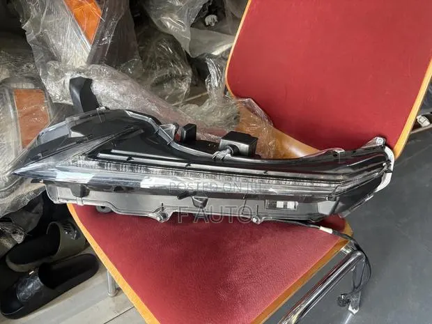 Lexus NX200 2017,2018,2019 Daylight Running or Headlight · Photo 1
