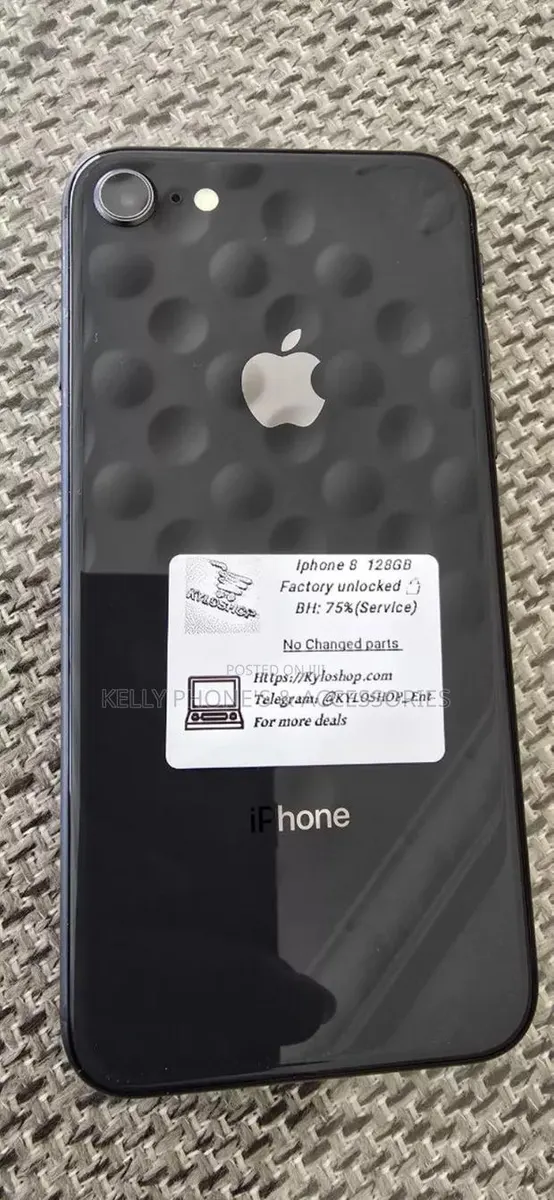Apple iPhone 8 64 GB Black · Photo 1