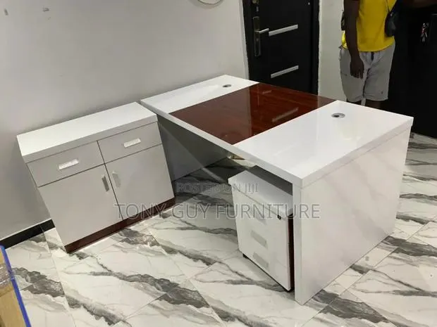 Executive Table · Photo 1
