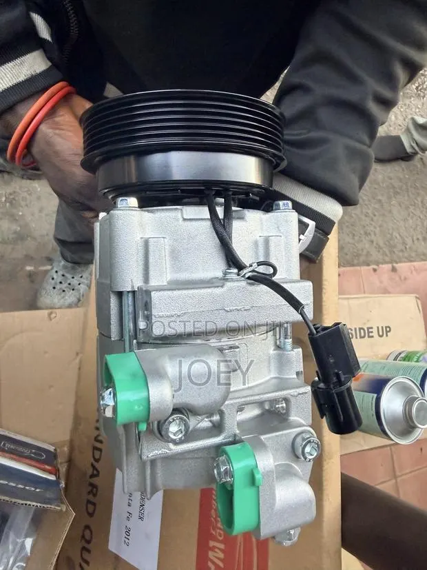 Hyundai Santafe 2010-12 AirConditioning Motor Available · Photo 1