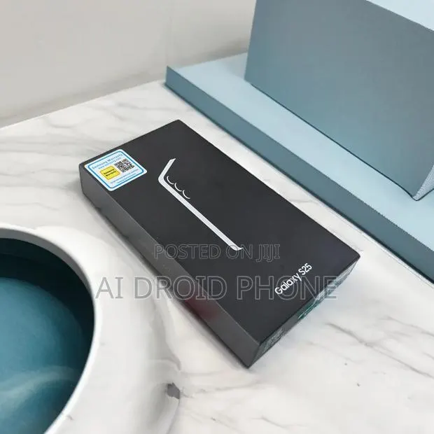New Samsung Galaxy S25 128 GB Gold · Photo 1