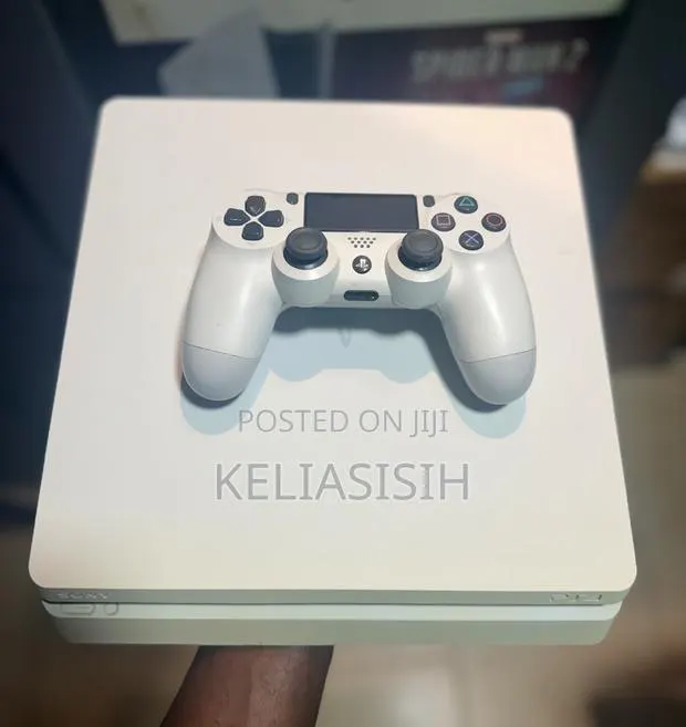 White PS4 Slim