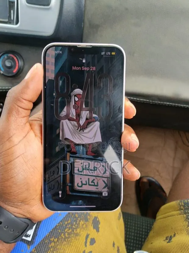 Apple iPhone 13 128 GB White · Photo 1