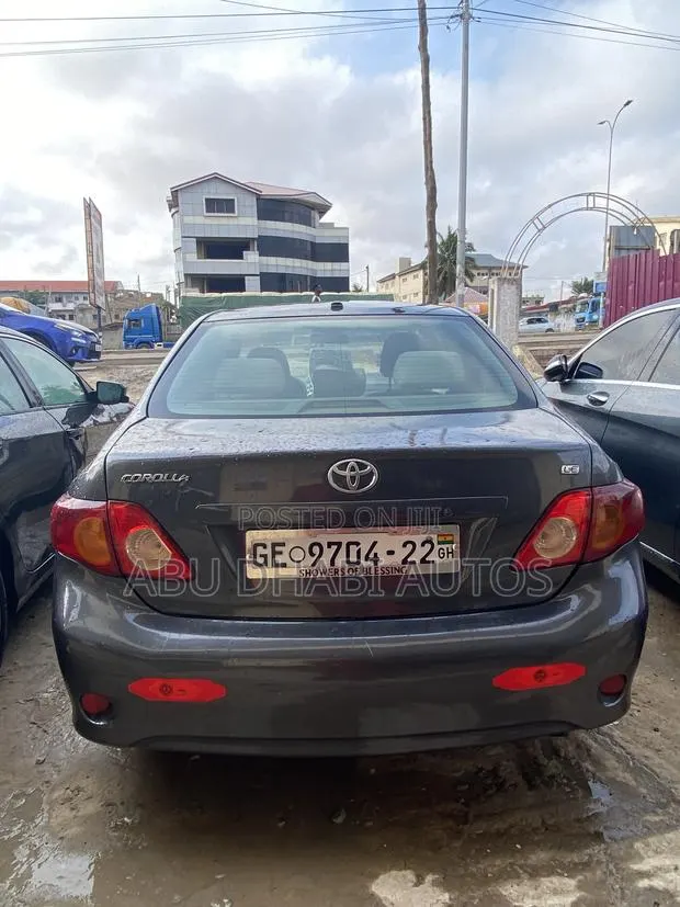 Toyota Corolla LE 4dr Sedan (1.8L 4cyl 4A) 2010 Gray · Photo 1