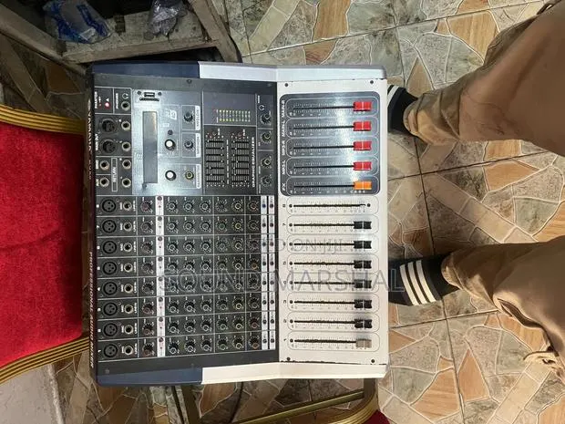 Yamaha Kv80 Powered Mixer 8 Channel · Photo 1