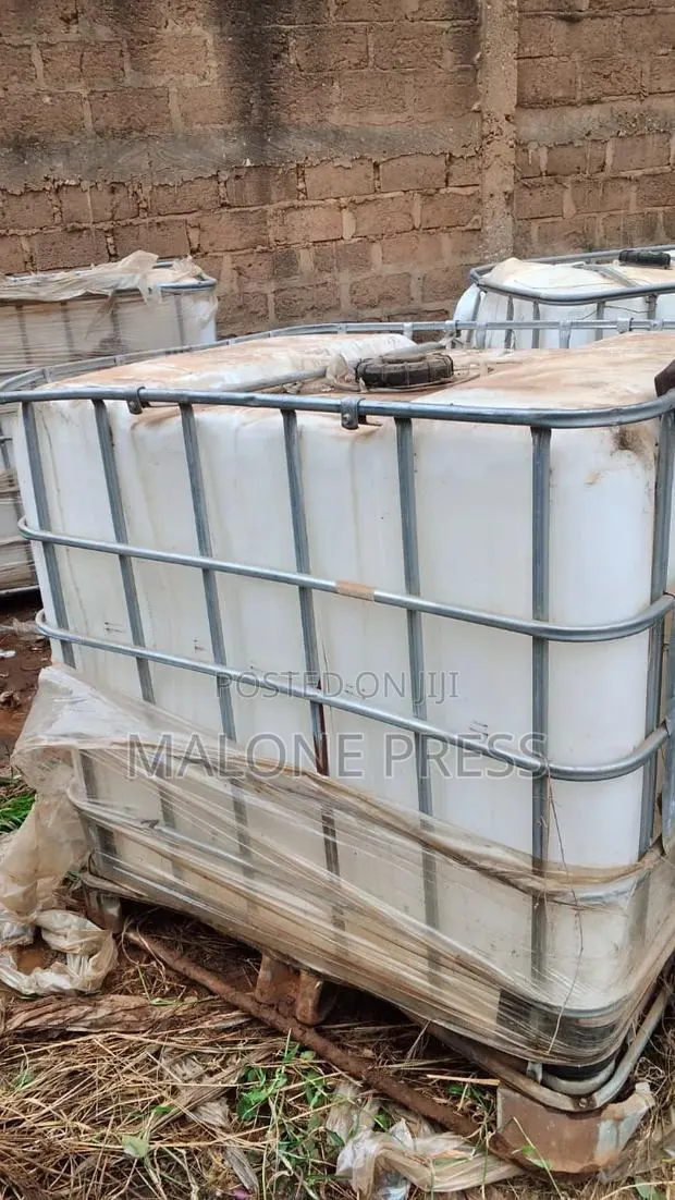 Broken Spoilt / Scrab Ibc Tank for Sale Bad Condition · Photo 1