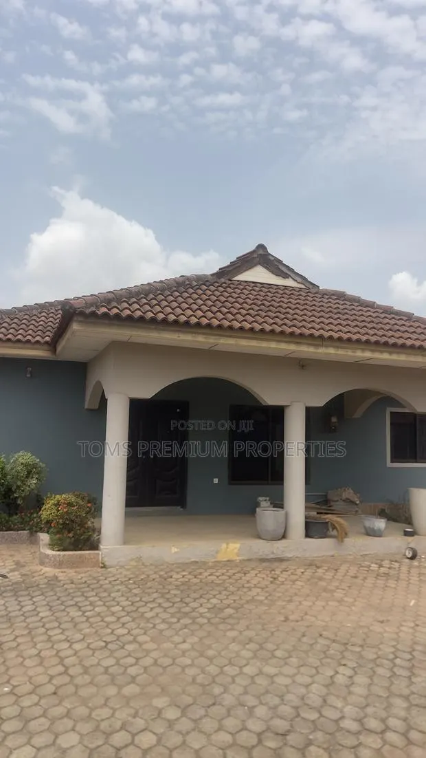 3bdrm Block of Flats in East for rent
