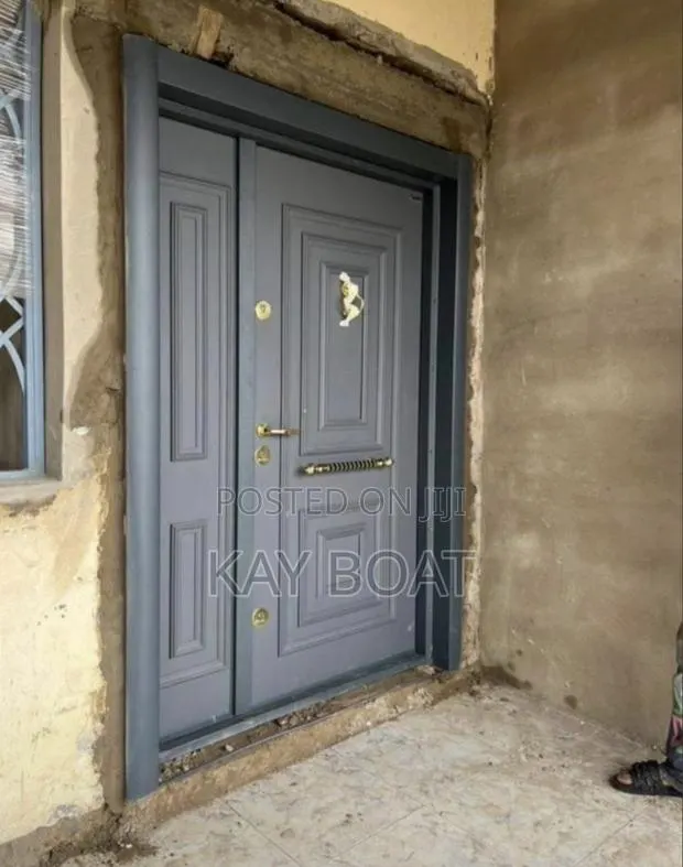 3 Central Locks Grey Door · Photo 1
