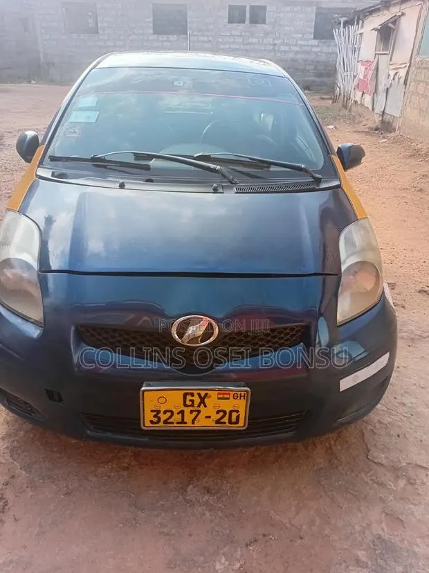Toyota Vitz 2009 Blue · Photo 1