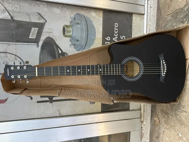 Yamaha Acoustic Guitar Black · Photo 1