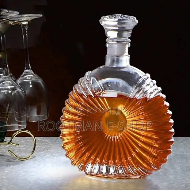 Liquor Decanter, Crystal Decanter With Airtight Stopper · Photo 1