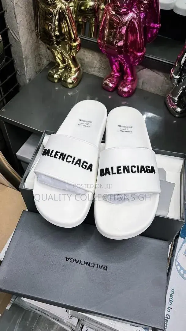 Balenciaga Slides · Photo 1