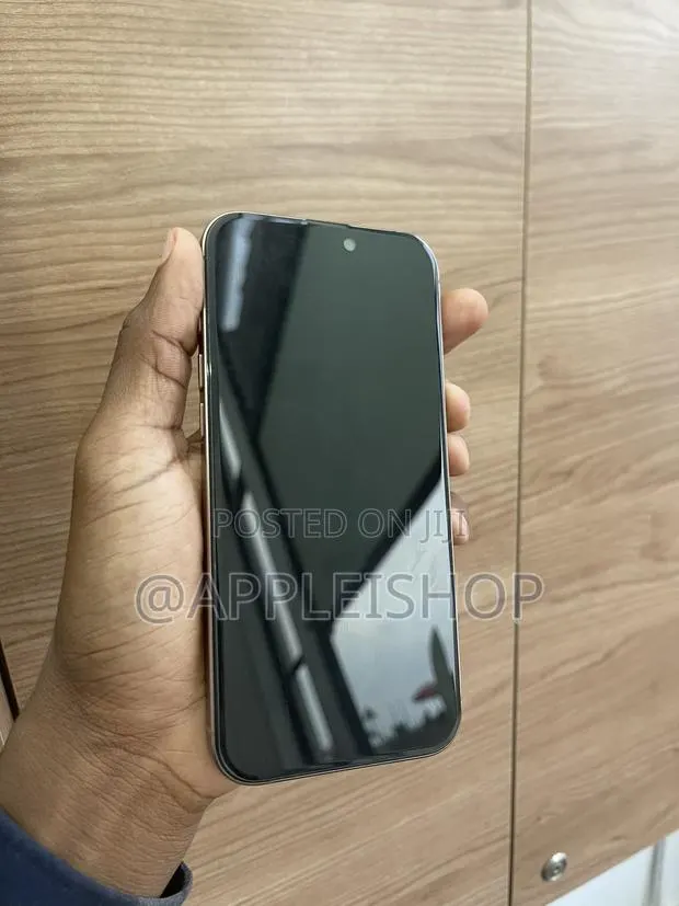 Apple iPhone 16 Pro Max 512 GB Gold · Photo 1