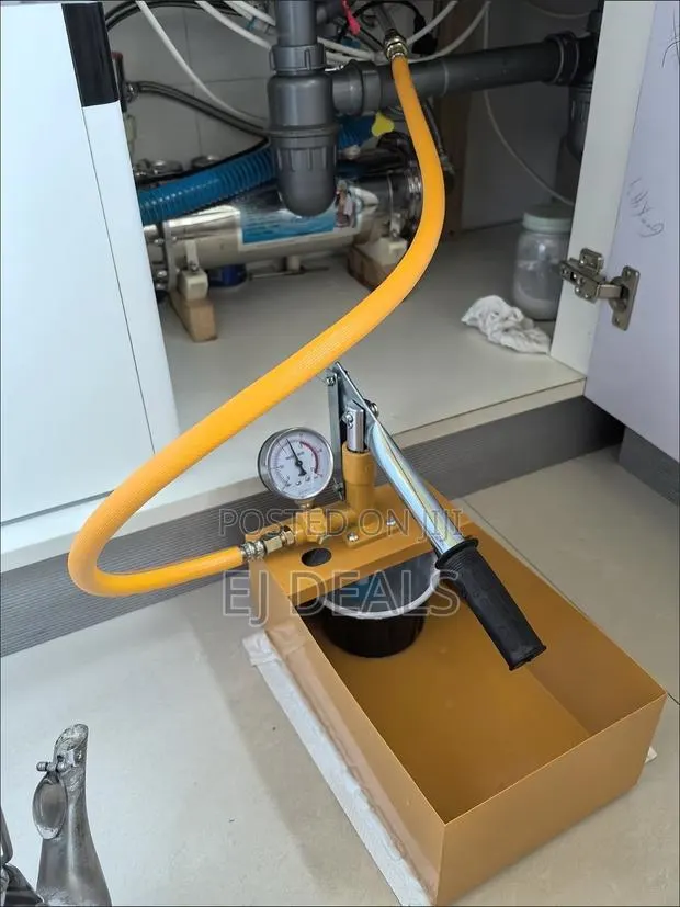 Hand Test Pump for Plumbing Works and More · Photo 1