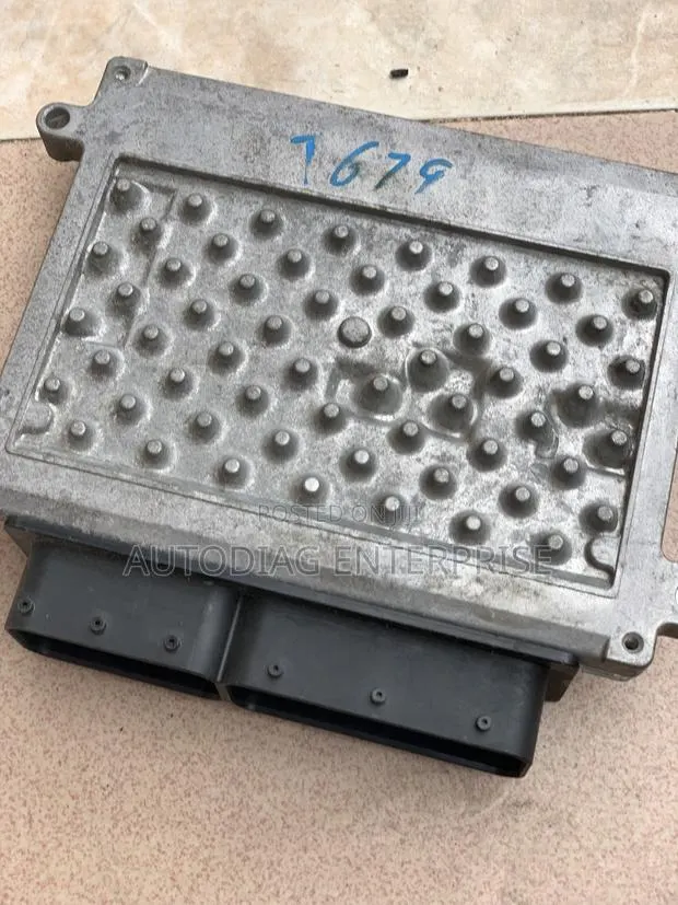 Volvo S80 XC90 V70 Engine Control Module ECM · Photo 1