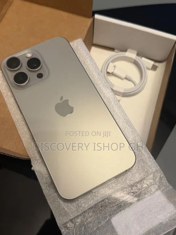 Apple iPhone 15 Pro Max 256 GB Graphite · Photo 1