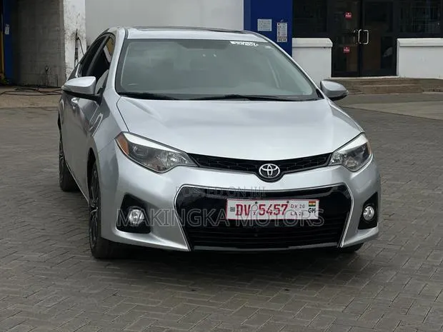 Toyota Corolla S w/Special Edition Pkg (1.8L 4cyl CVT) 2016 Silver · Photo 1