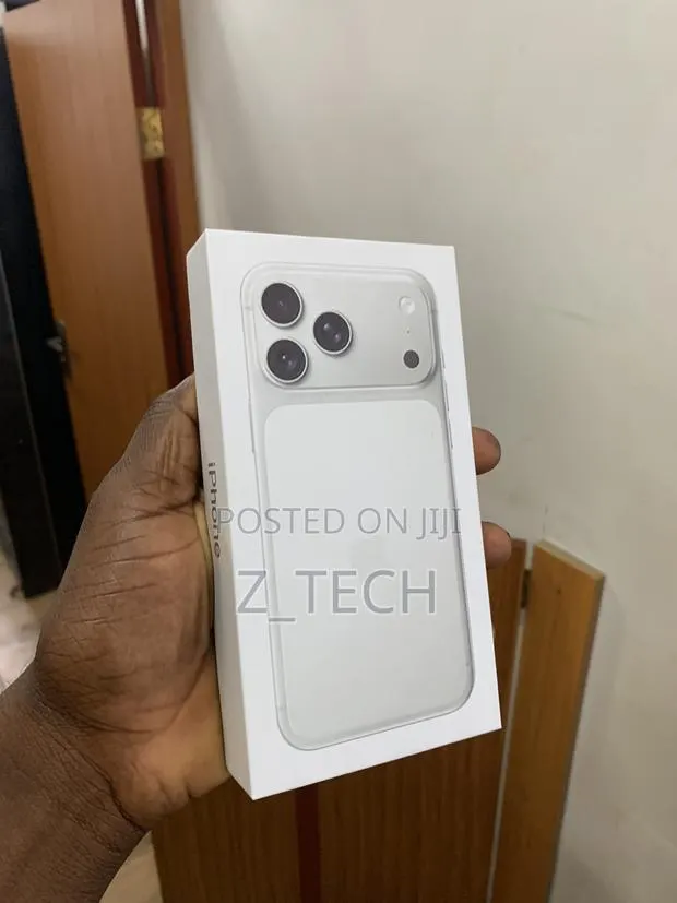 Apple iPhone XR 64 GB White · Photo 1