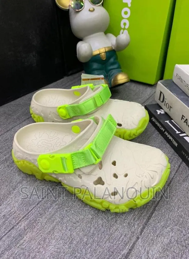 Unisex Crocs · Photo 1