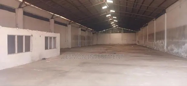 Warehouse Measuring 1200 SQM Is for Rent at Dzorwulu for Rent · Photo 1