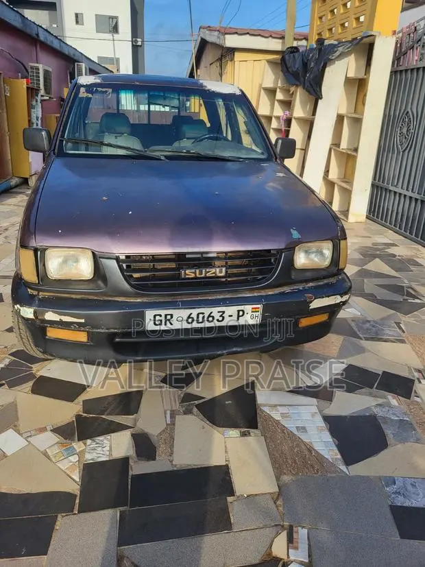 Isuzu I-Series 2005 Purple · Photo 1