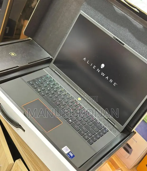 New Laptop Alienware M16 R2 16GB SSD 512GB · Photo 1
