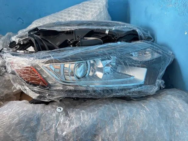 Mitsubishi Outlander 2016 2017 2018 2019 2020 2021 Headlight · Photo 1