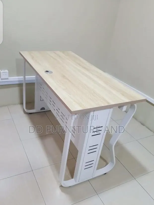 Modern Office Desk · Photo 1